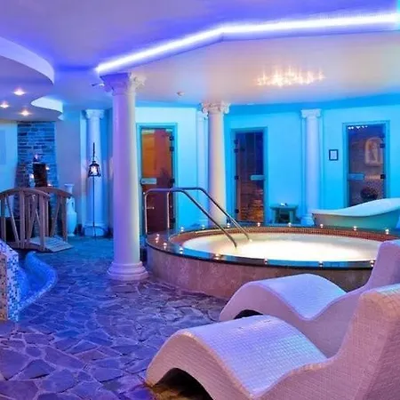 Filip Wellness,kryty Bazen アパート *